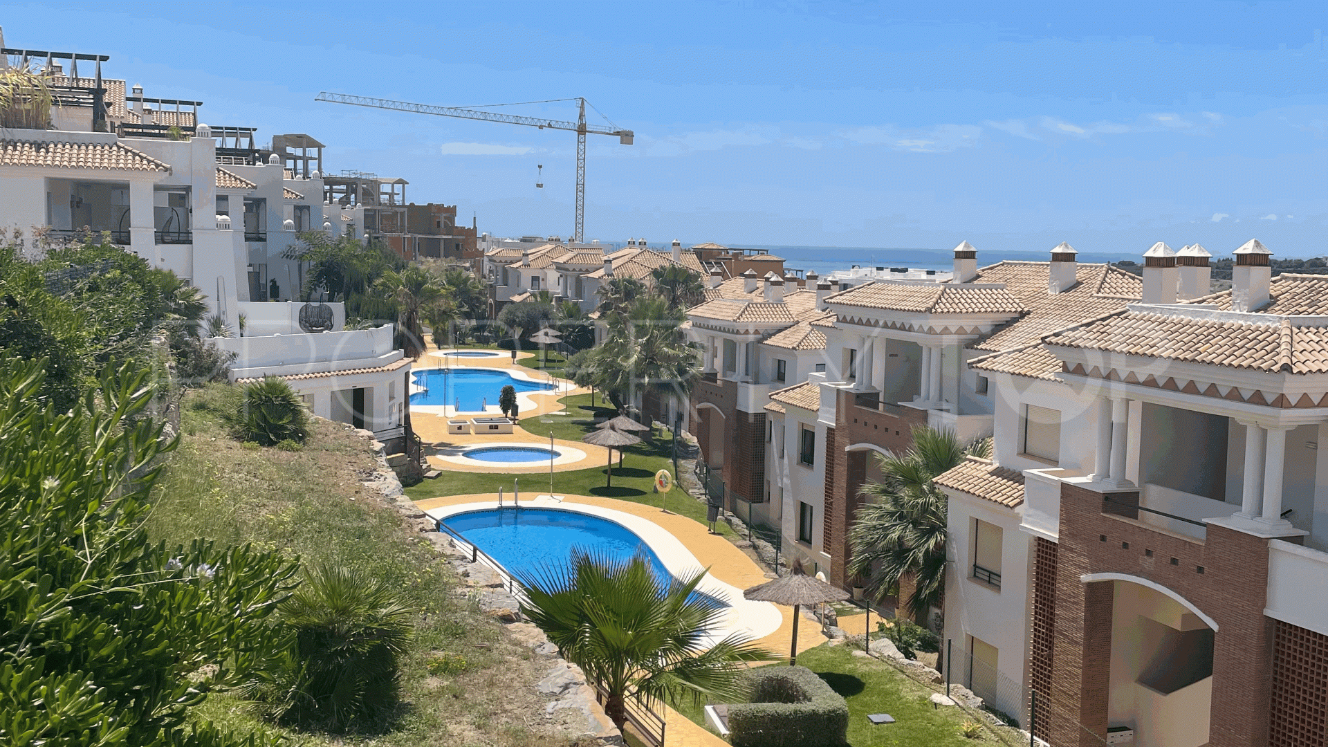 Comprar apartamento planta baja en Casares Playa de 2 dormitorios