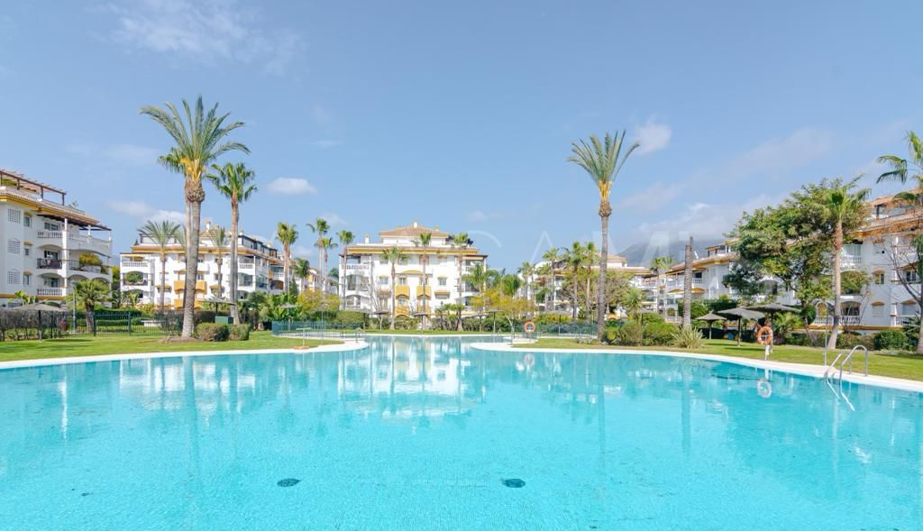 For sale apartment with 2 bedrooms in Plaza Banús
