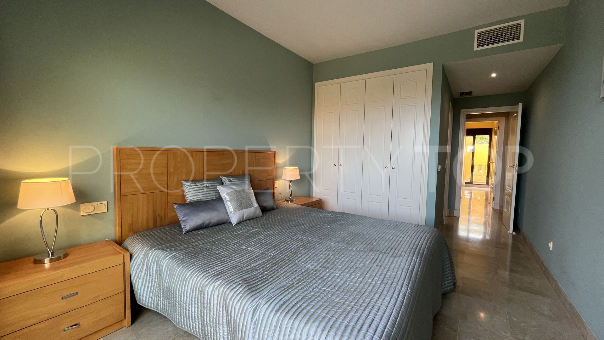 Atico con 2 dormitorios en venta en Duquesa Village