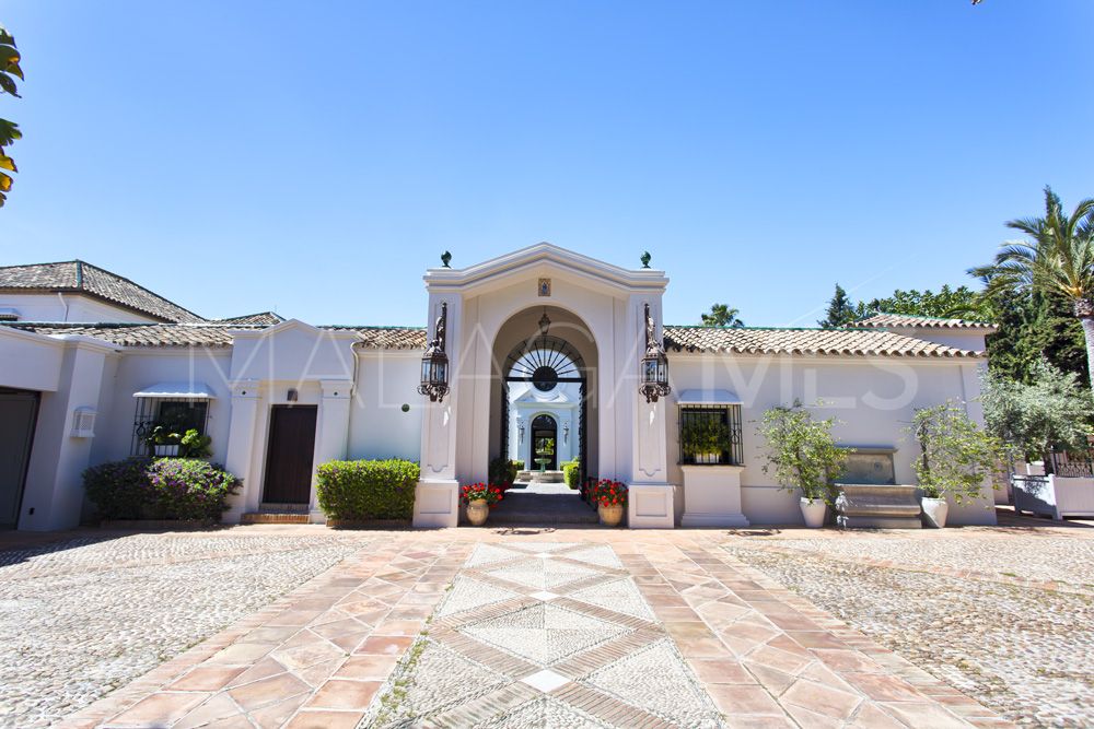 Villa for sale in Guadalmina Baja