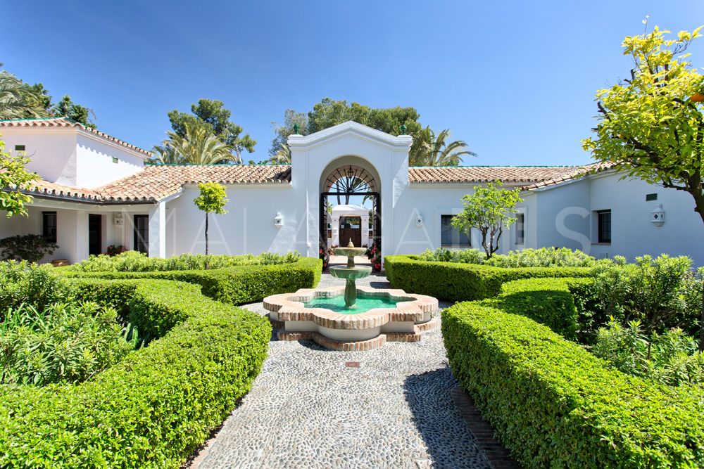 Villa for sale in Guadalmina Baja