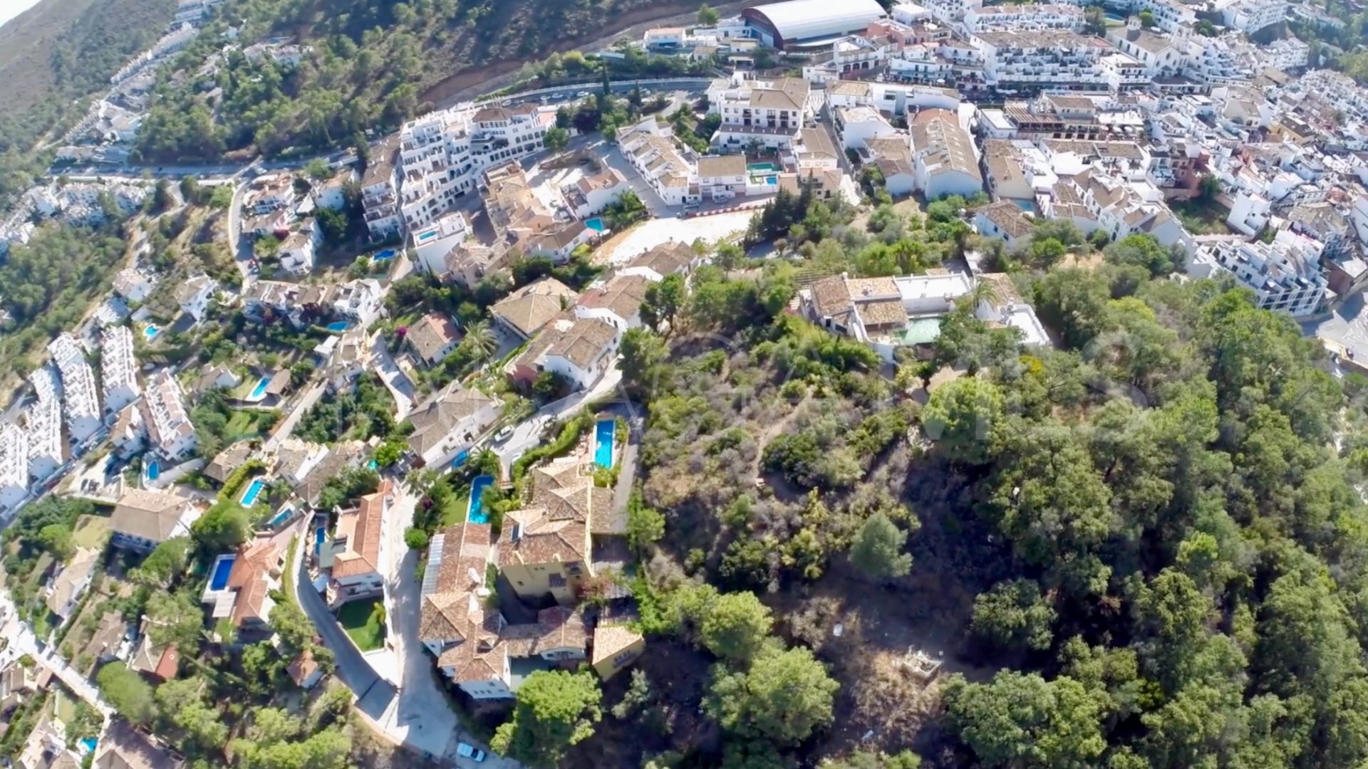 Terrain for sale in Benahavis Centro