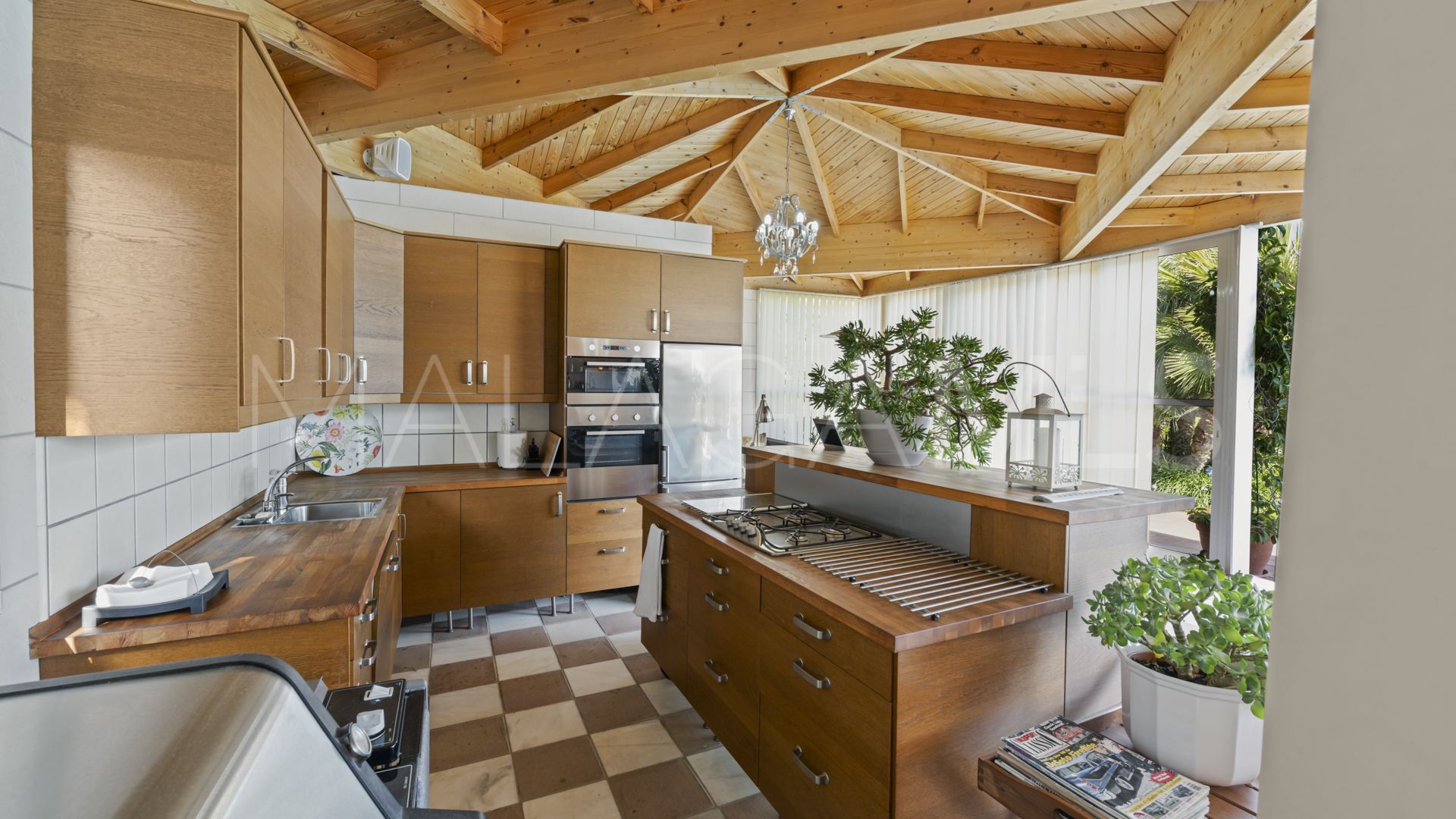 Villa for sale in Nueva Andalucia