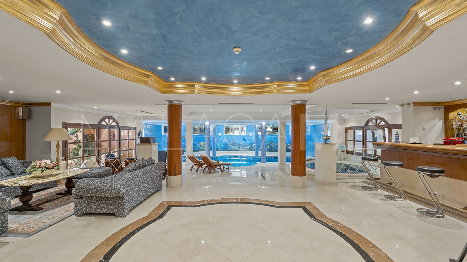 Villa for sale in Nueva Andalucia