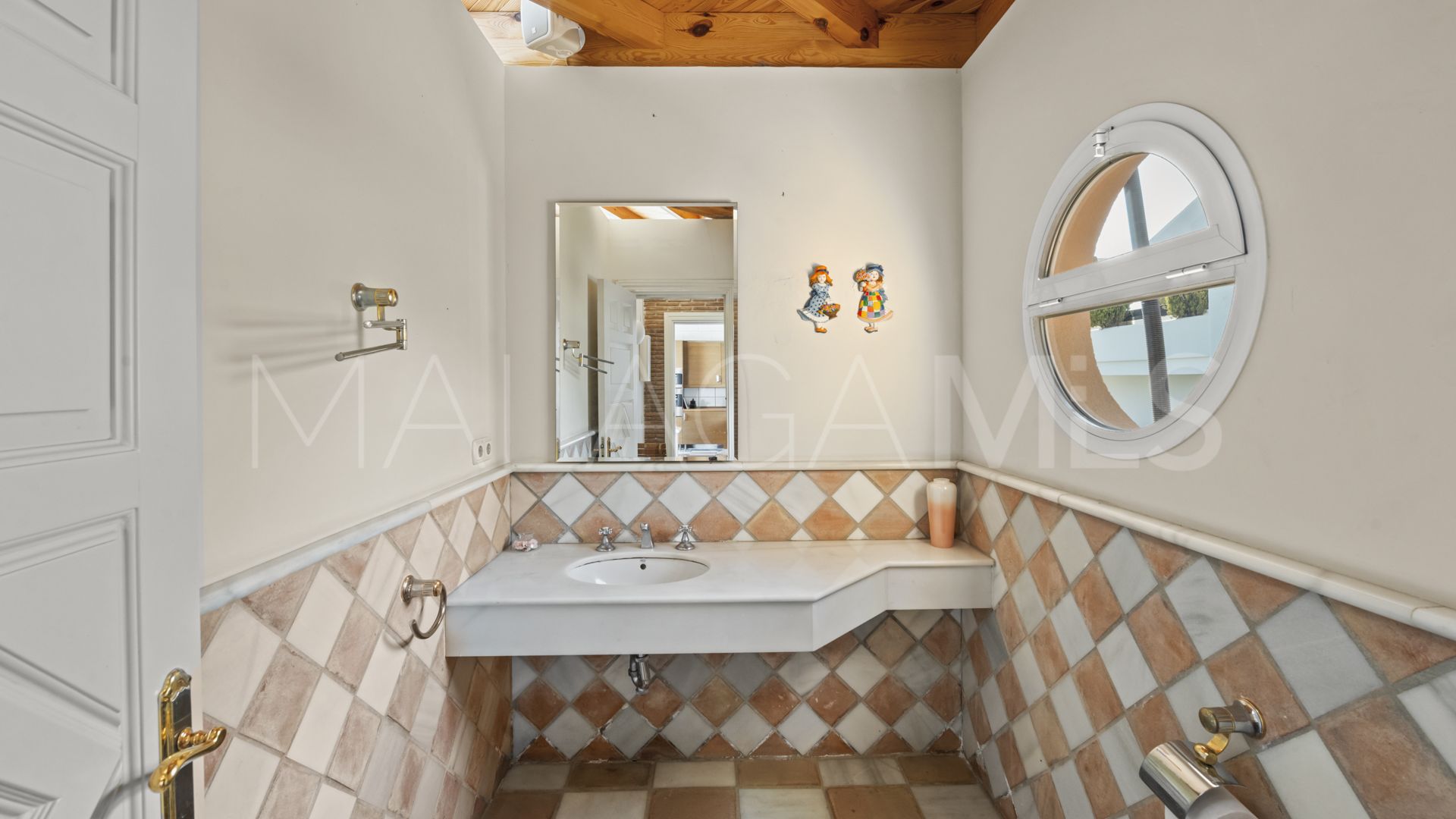 Villa for sale in Nueva Andalucia