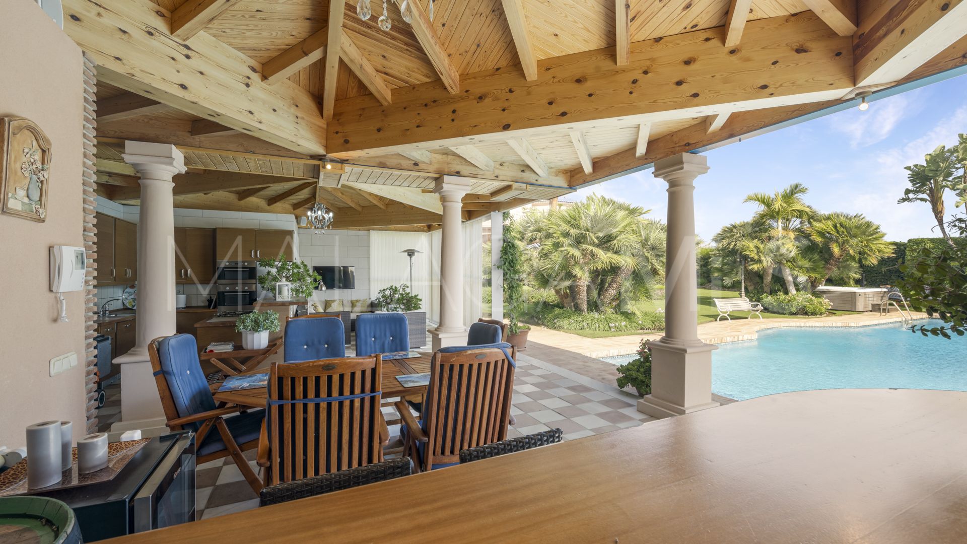 Villa for sale in Nueva Andalucia
