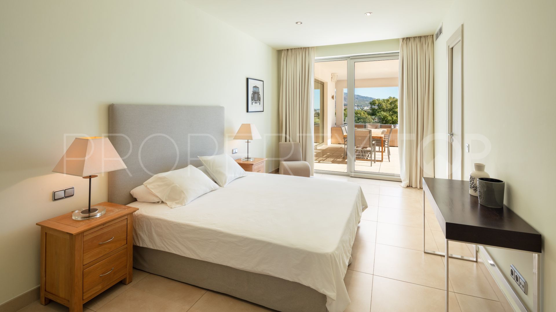 Villa en venta de 6 dormitorios en Nueva Andalucia