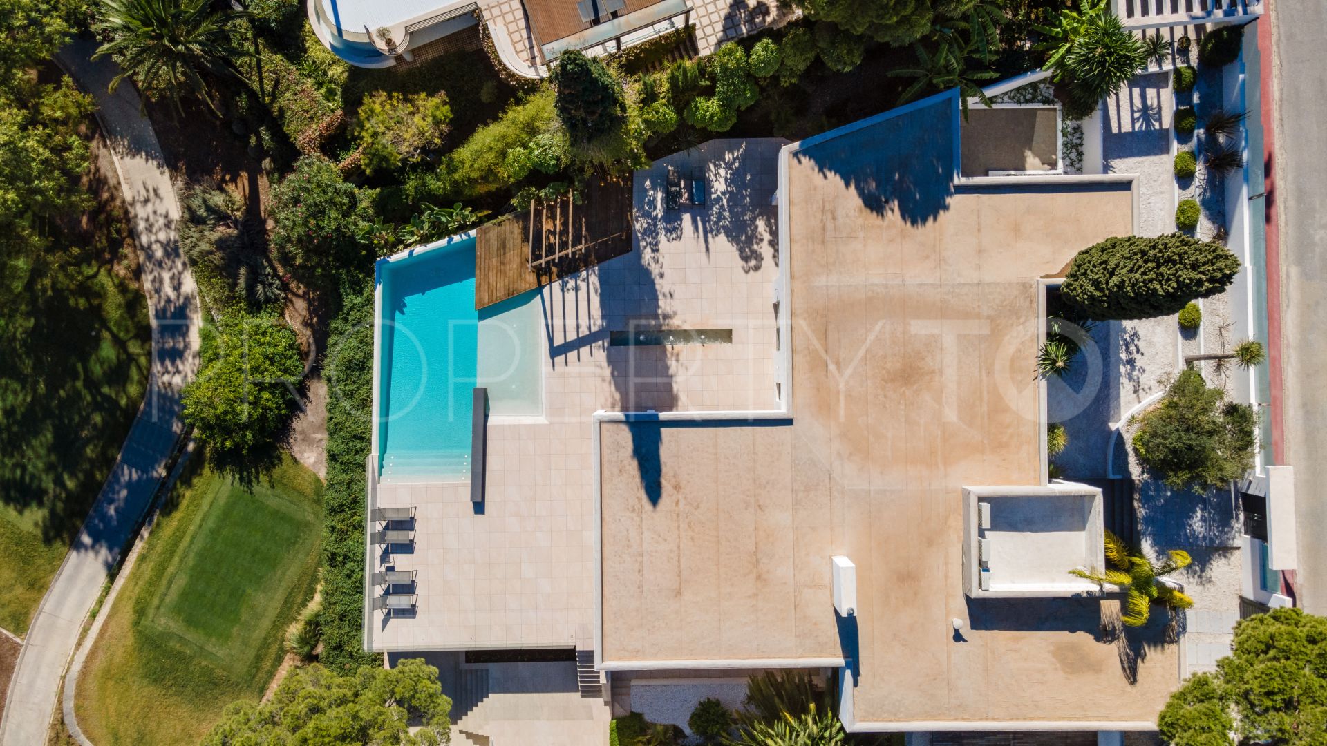 Villa en venta de 6 dormitorios en Nueva Andalucia