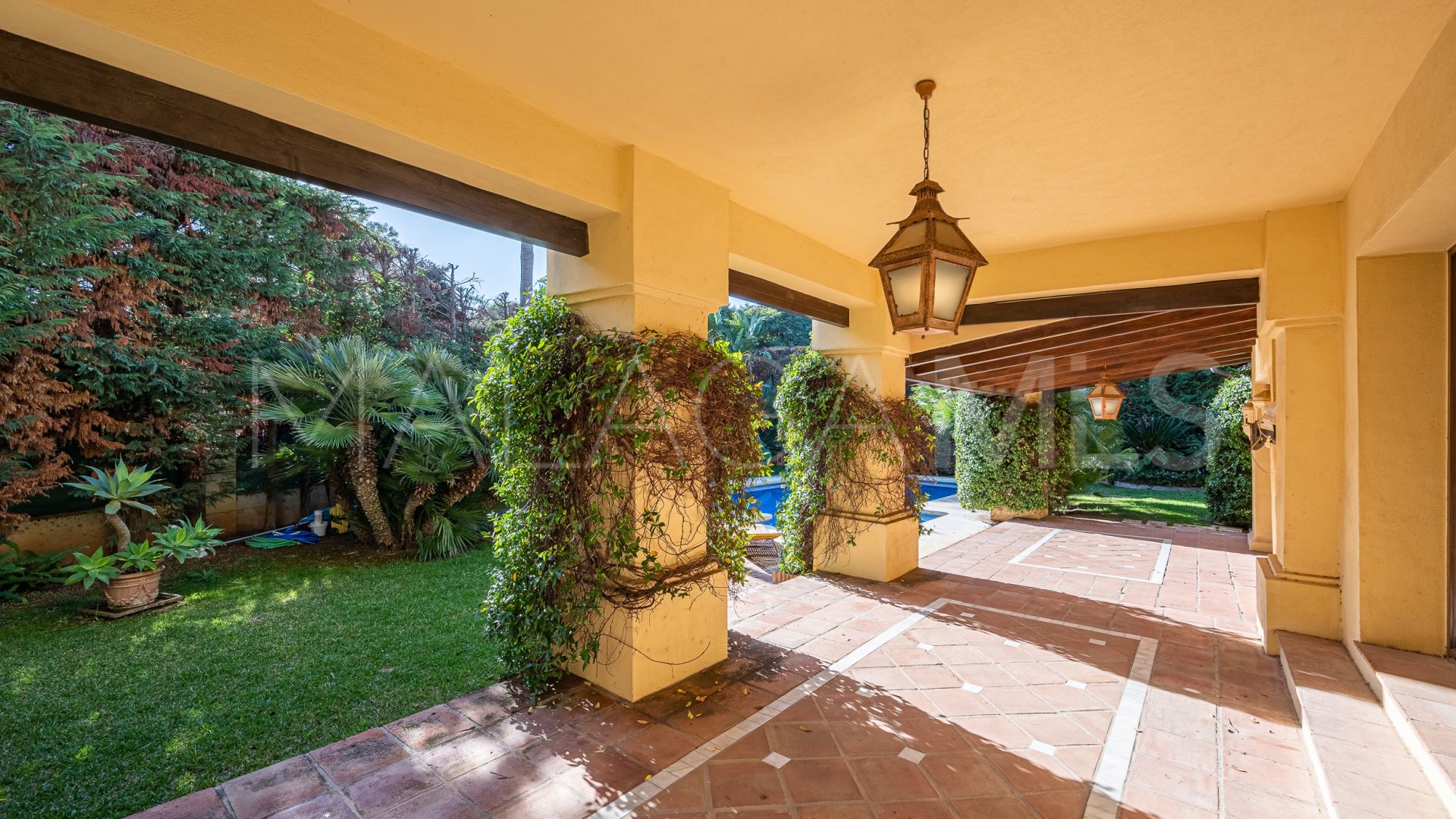 Villa for sale in Marbella - Puerto Banus with 4 bedrooms