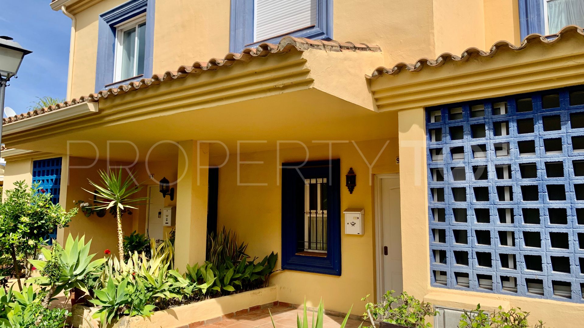 For sale town house in Azalea Beach with 4 bedrooms