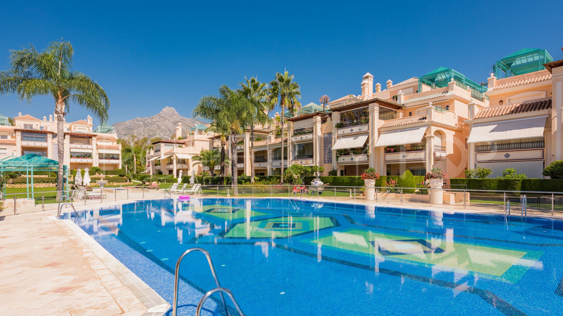Apartment for sale in Lomas de Sierra Blanca with 2 bedrooms