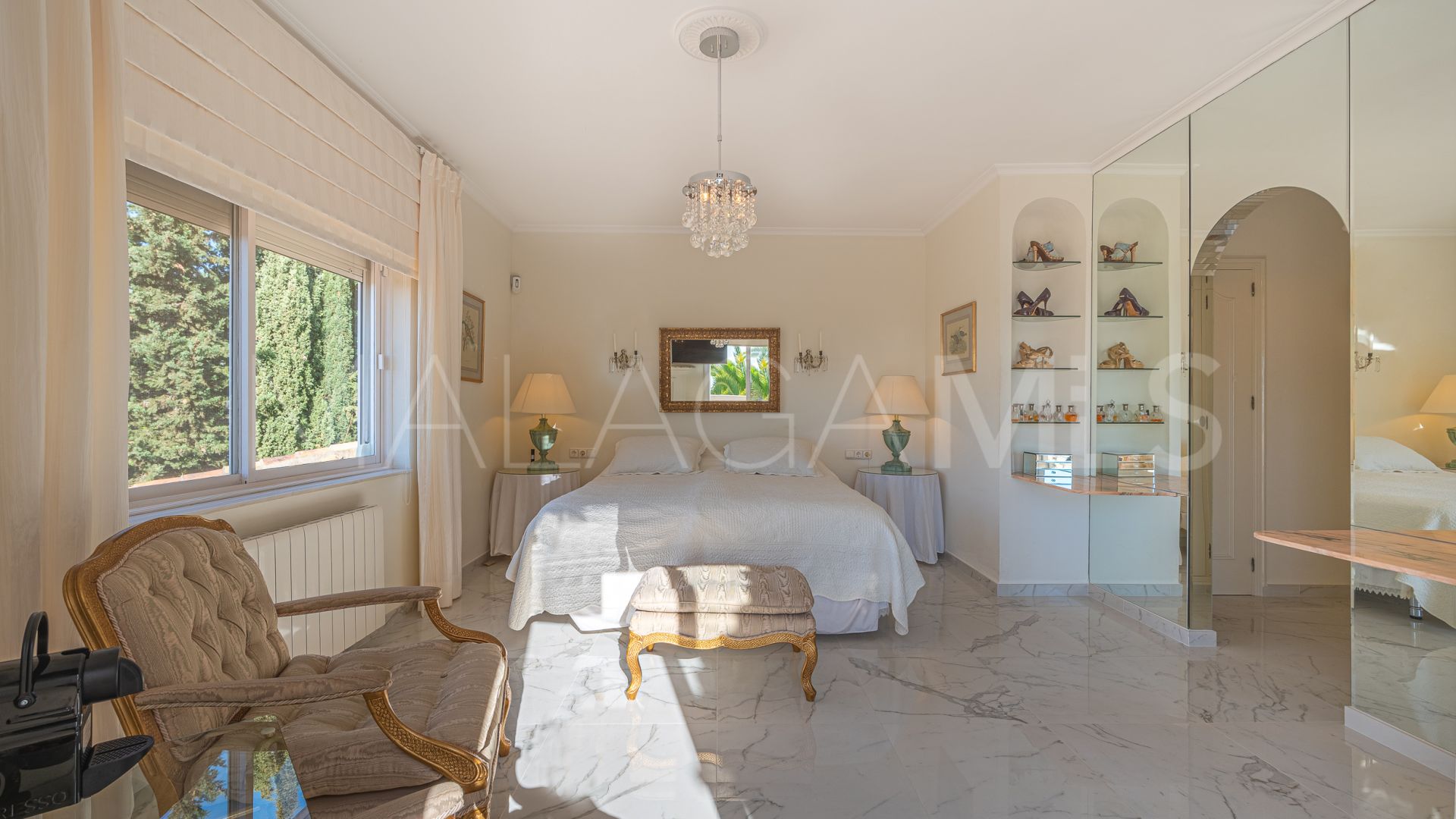 For sale 4 bedrooms villa in Marbella Hill Club