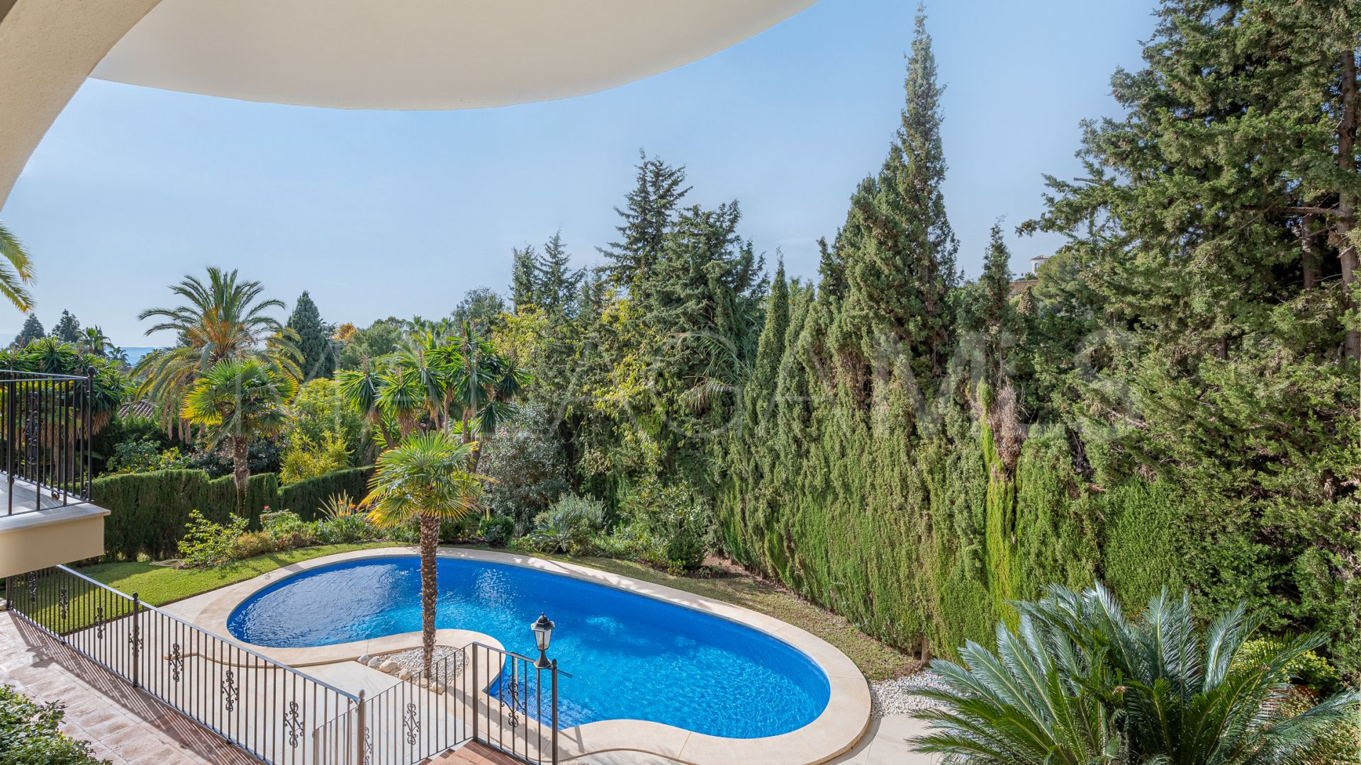 Buy villa in Marbella Hill Club de 4 bedrooms