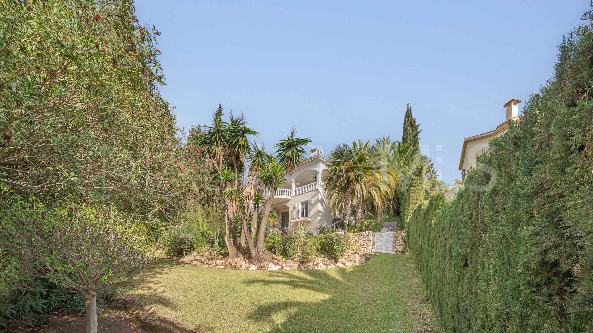 Buy villa in Marbella Hill Club de 4 bedrooms