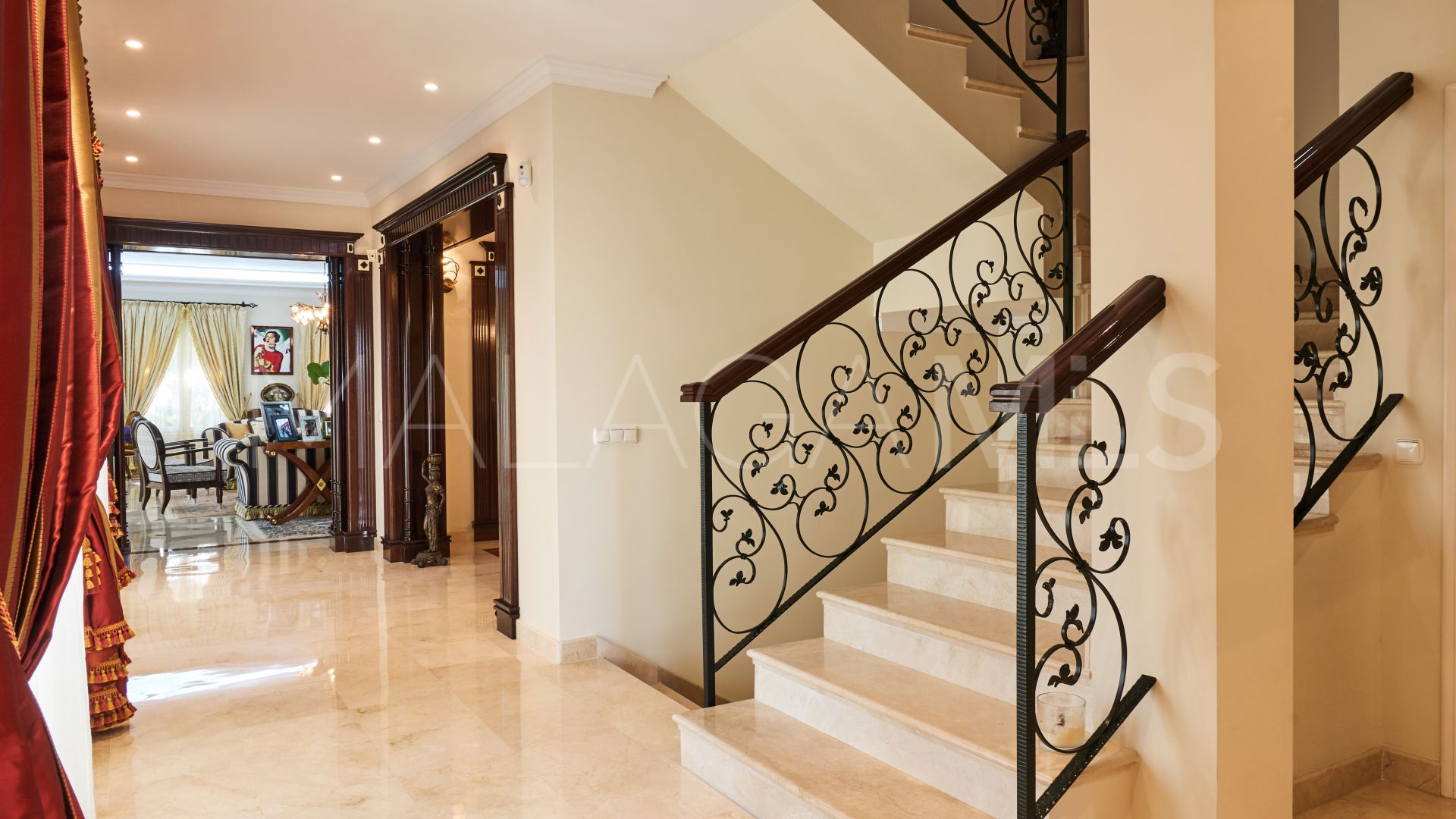 Villa for sale in Las Brisas
