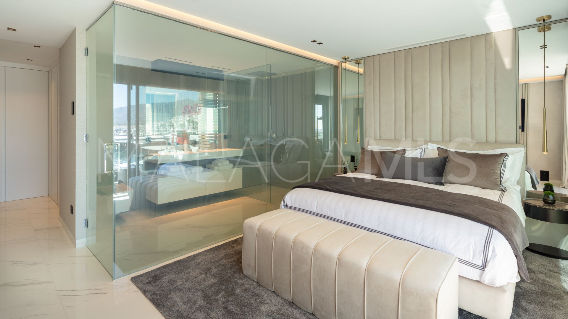 Buy 3 bedrooms apartment in Marbella - Puerto Banus