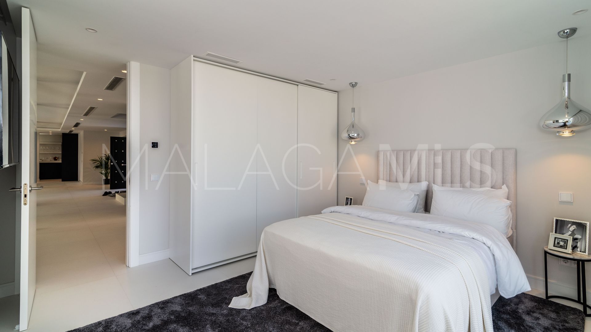 Villa for sale in Nueva Andalucia