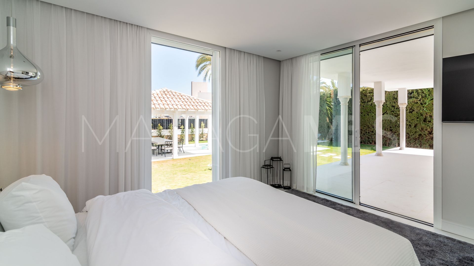Villa for sale in Nueva Andalucia