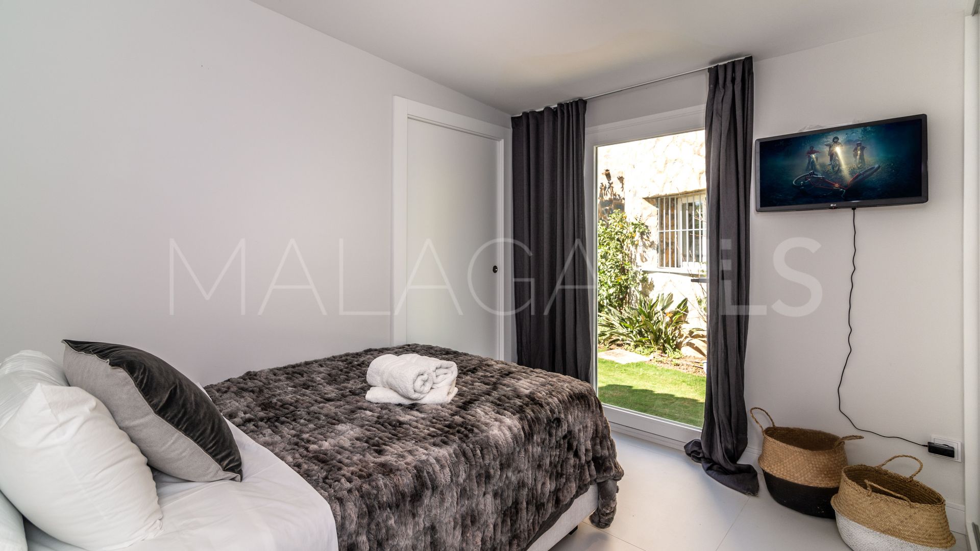 Villa for sale in Nueva Andalucia