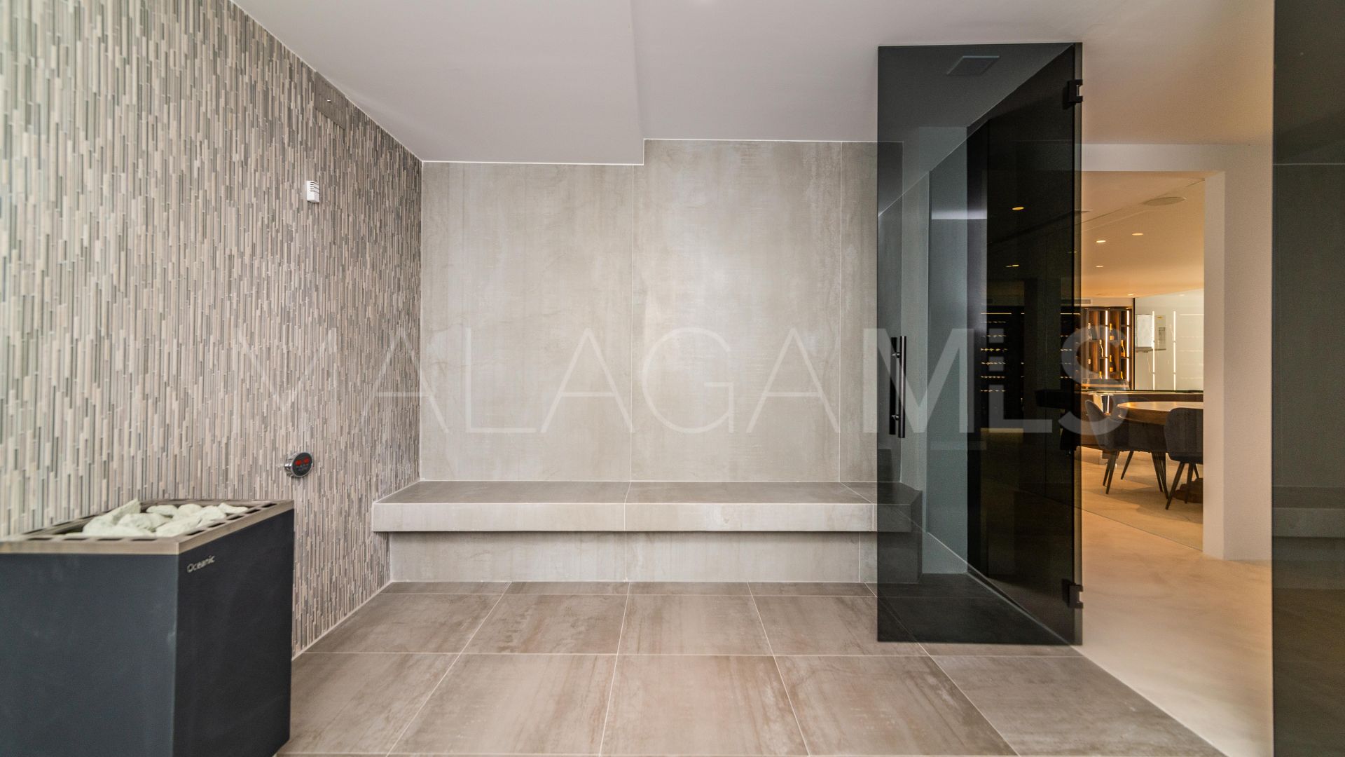 Villa for sale in Nueva Andalucia