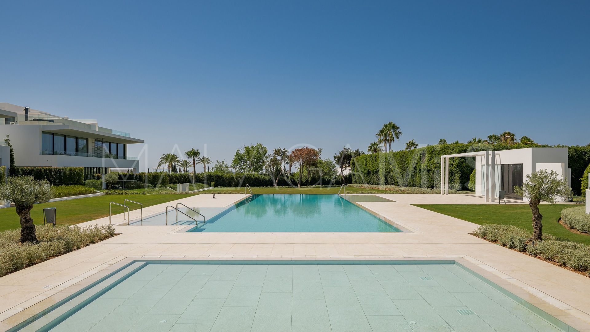 Parvilla for sale in Marbella Golden Mile