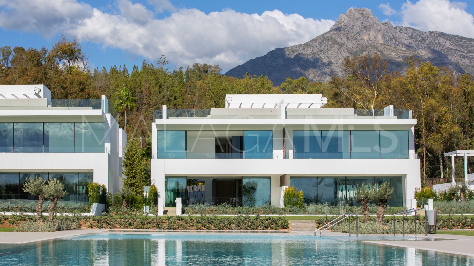 Villa jumelée for sale in Marbella Golden Mile