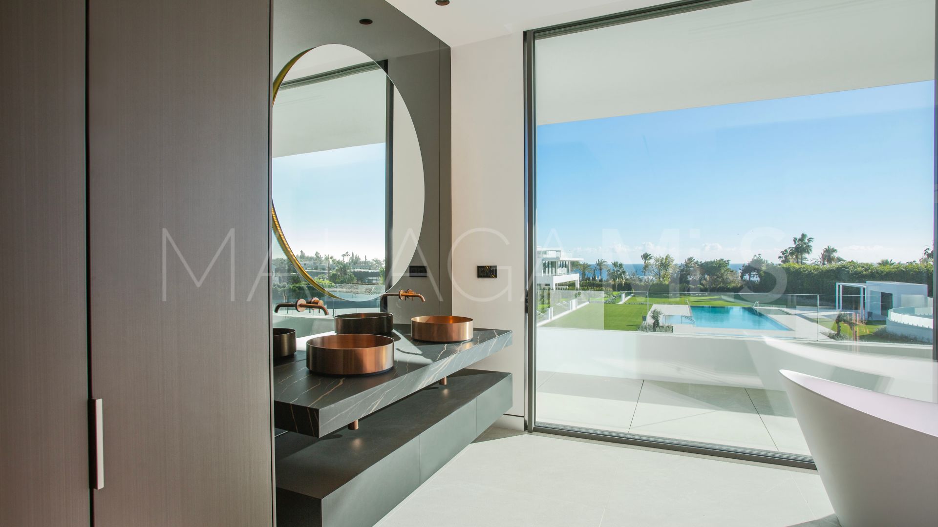 Villa jumelée for sale in Marbella Golden Mile