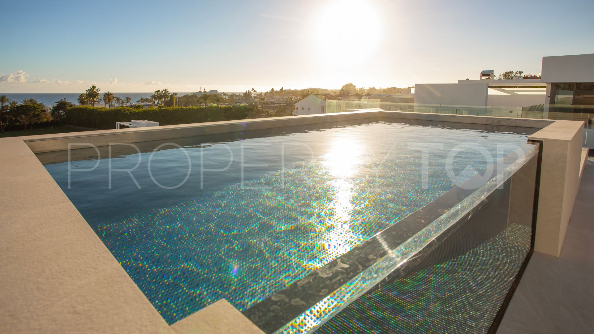 Semi detached villa with 4 bedrooms for sale in Marbella Golden Mile