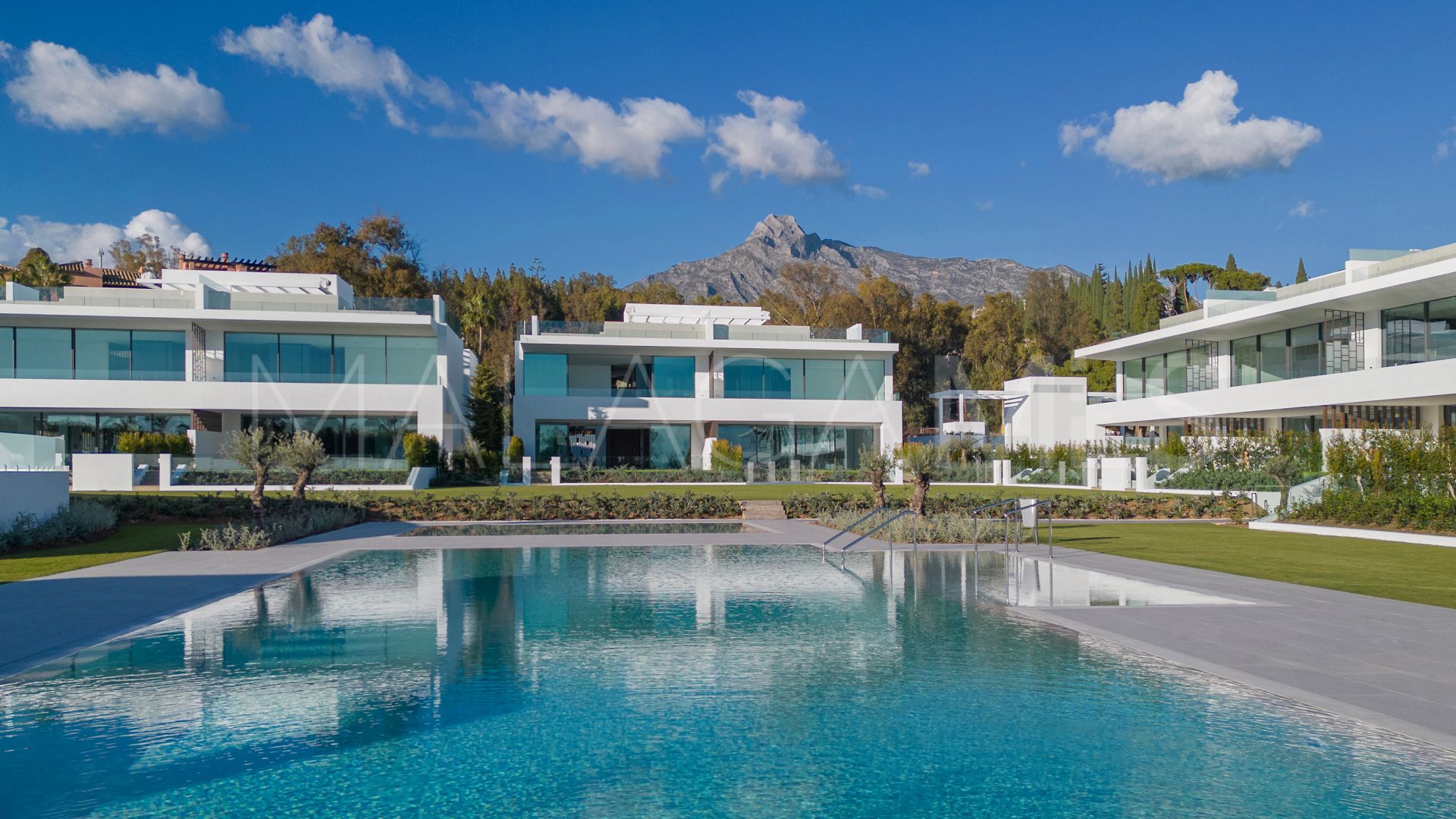 Villa jumelée for sale in Marbella Golden Mile