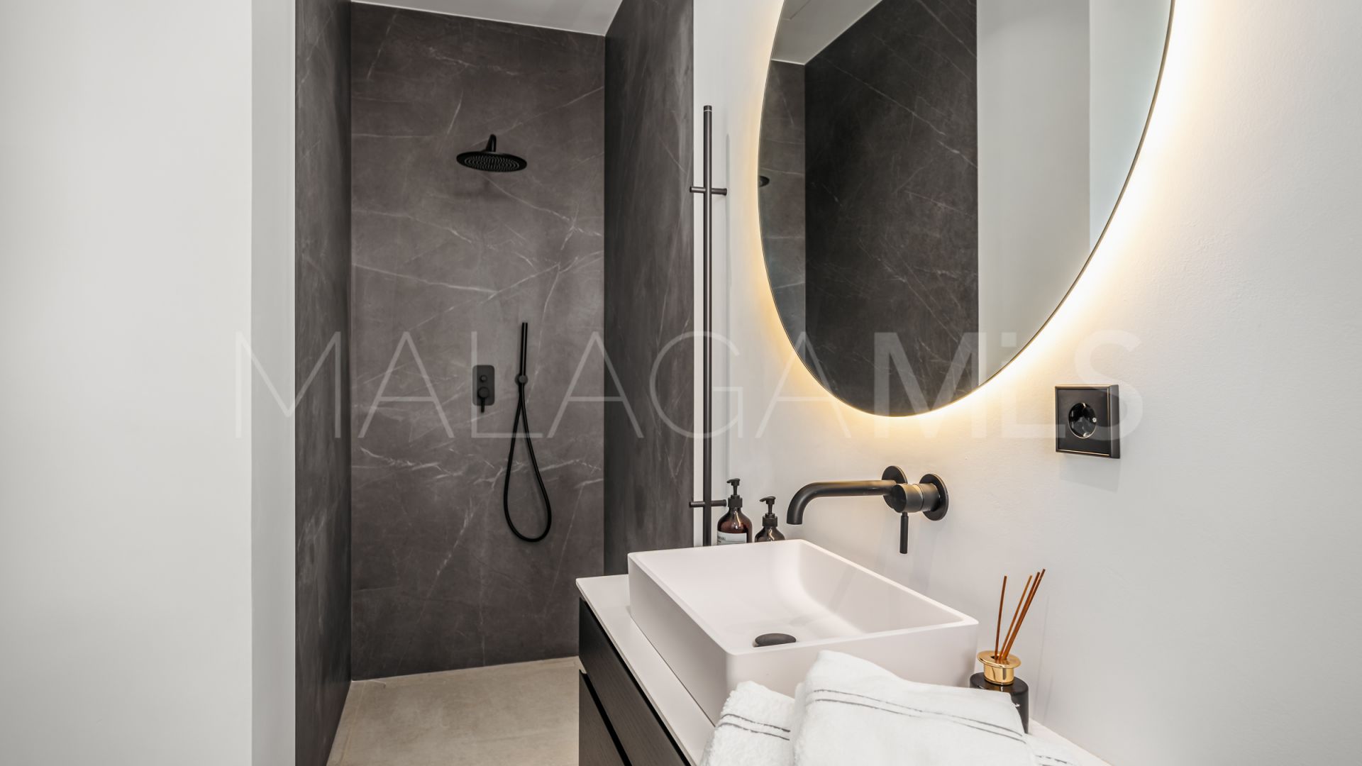 Buy villa de 6 bedrooms in Los Flamingos
