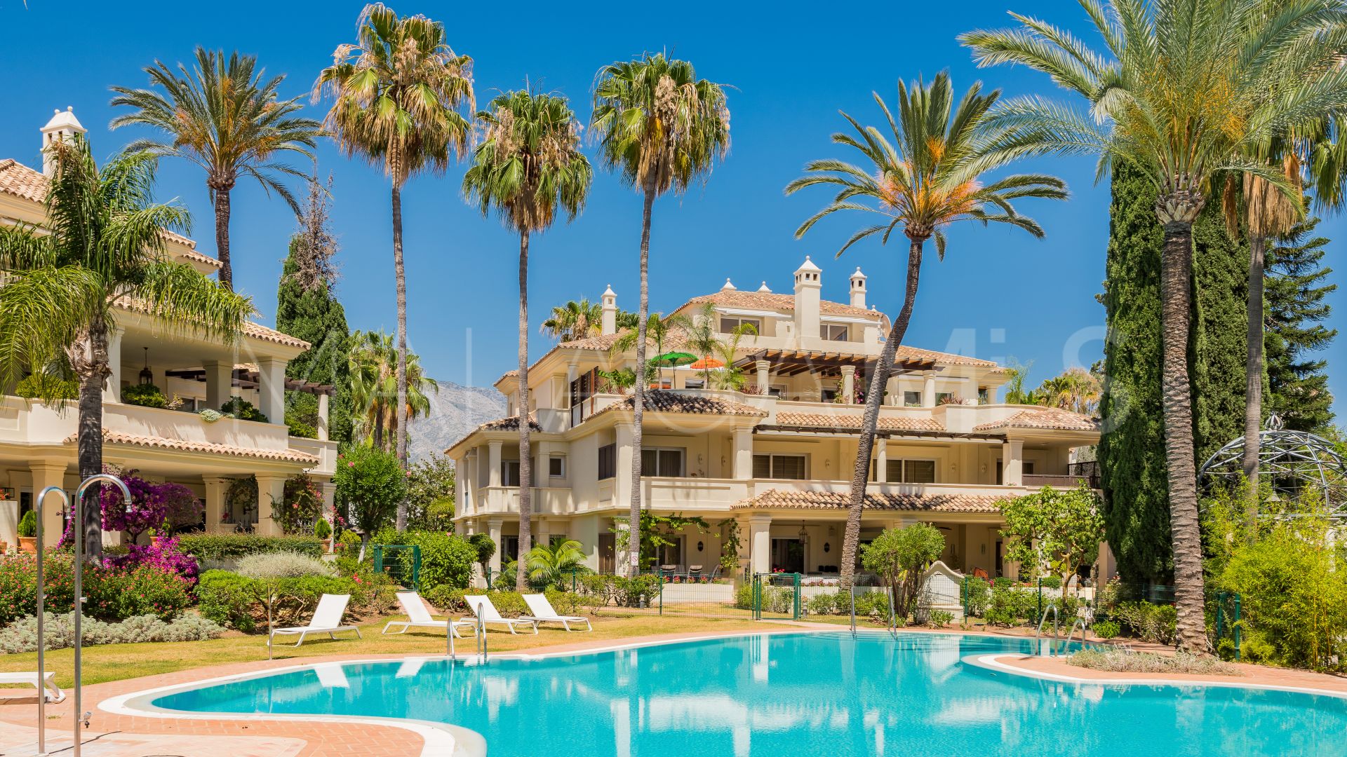 Apartamento with 3 bedrooms a la venta in Las Alamandas