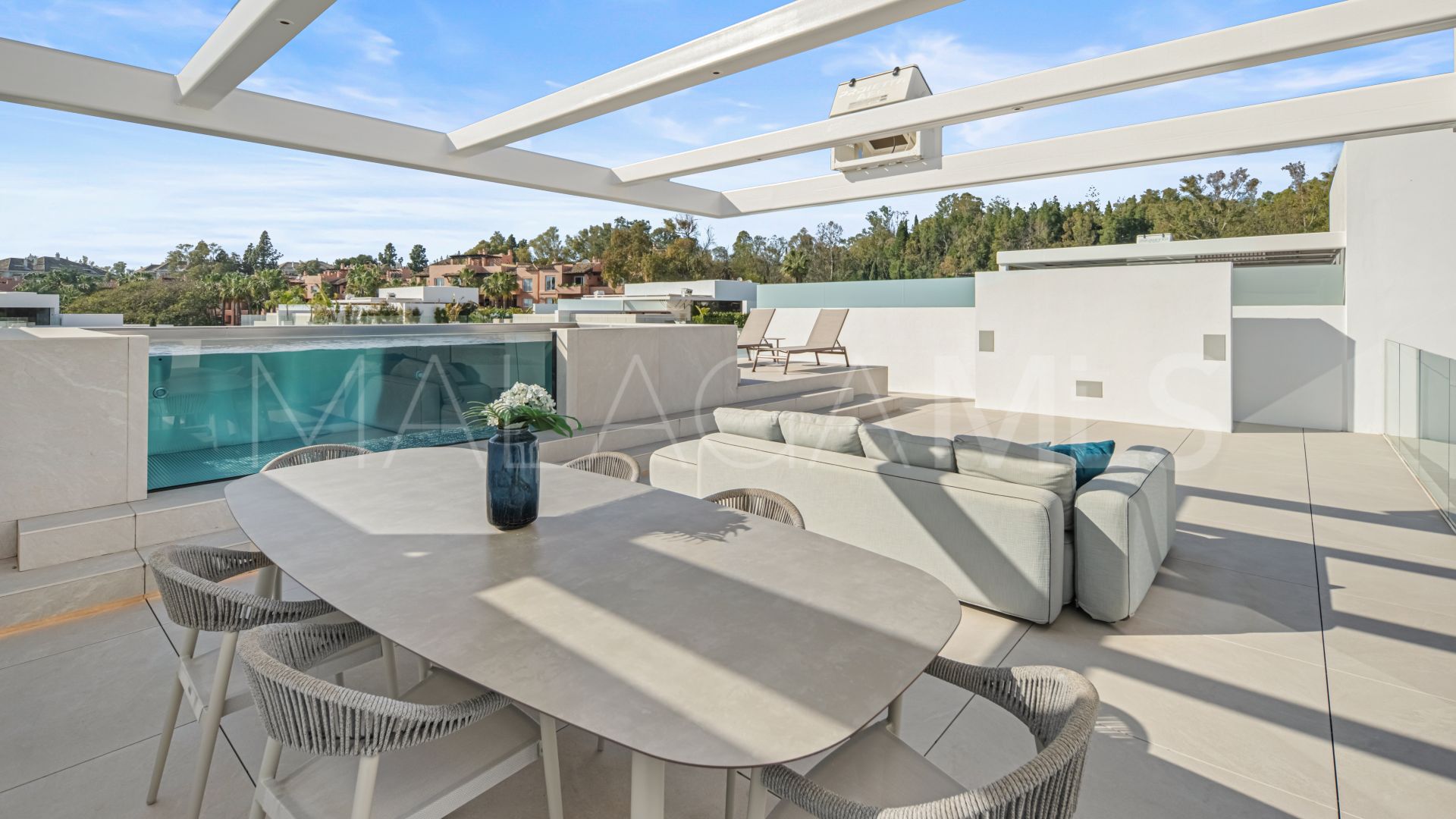 Villa pareada for sale with 3 bedrooms in Golden Mile