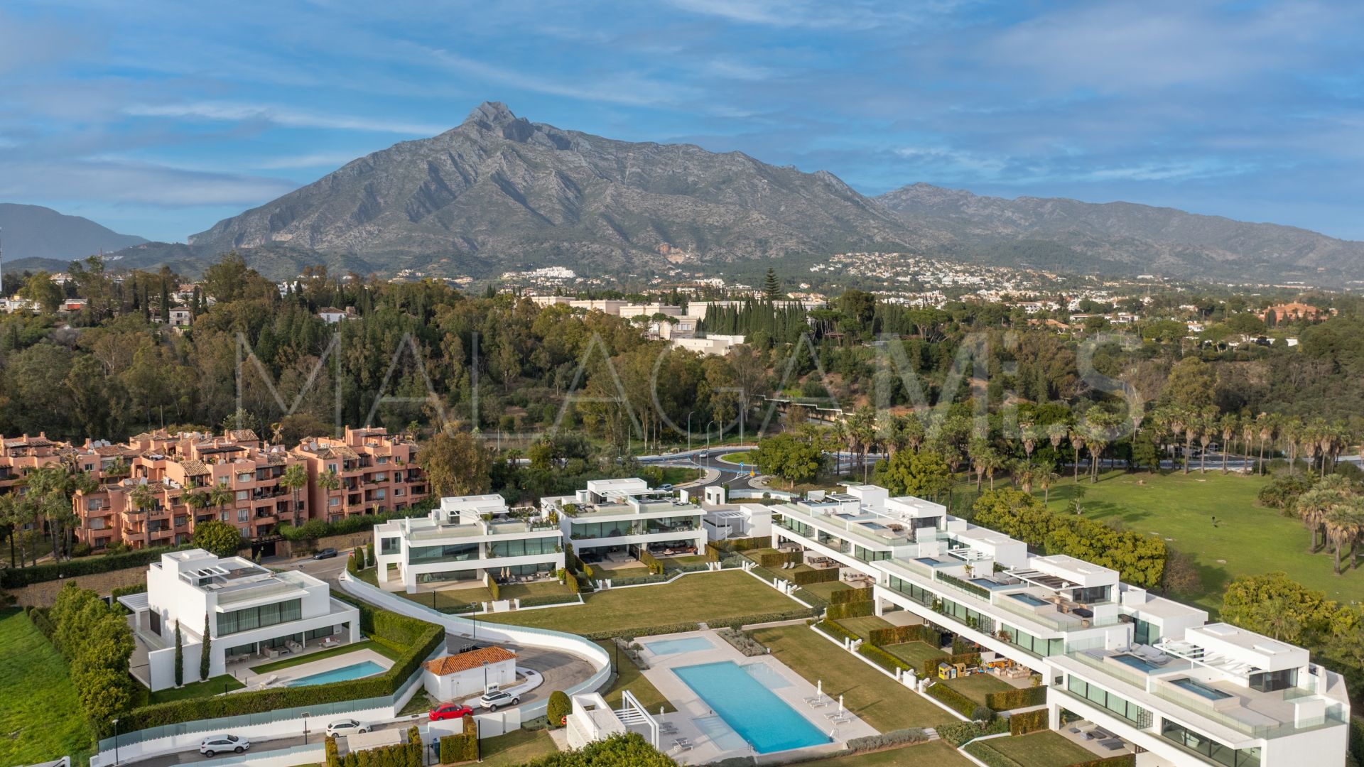 Villa pareada for sale with 3 bedrooms in Golden Mile