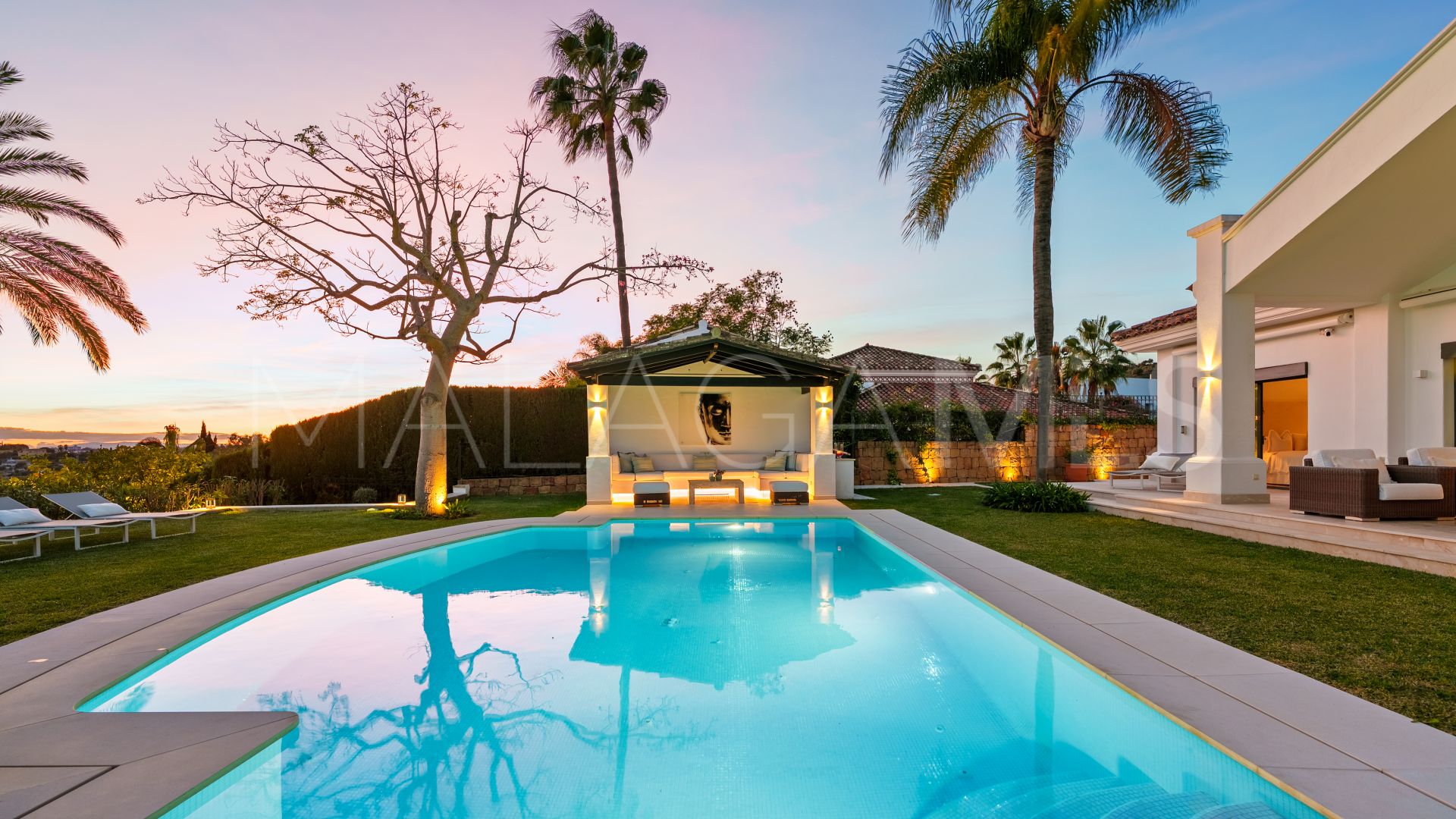 Villa for sale in Nueva Andalucia