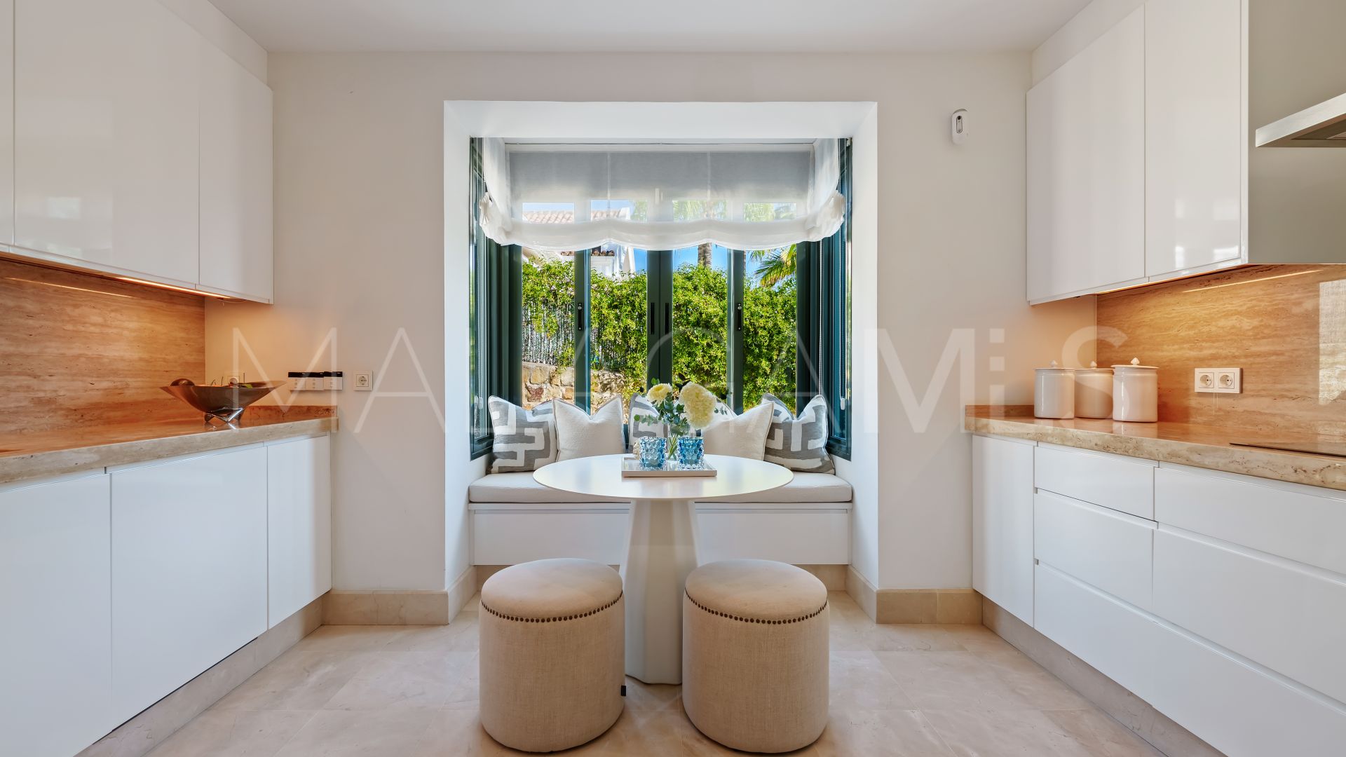 Villa for sale in Nueva Andalucia