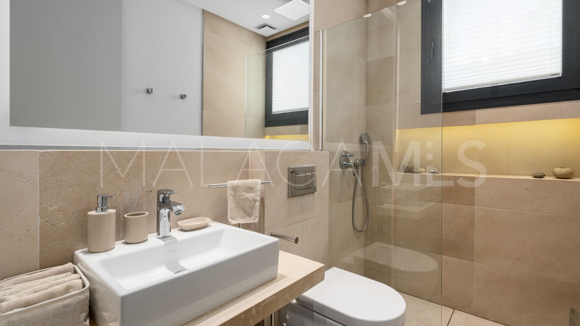 Villa for sale in Nueva Andalucia