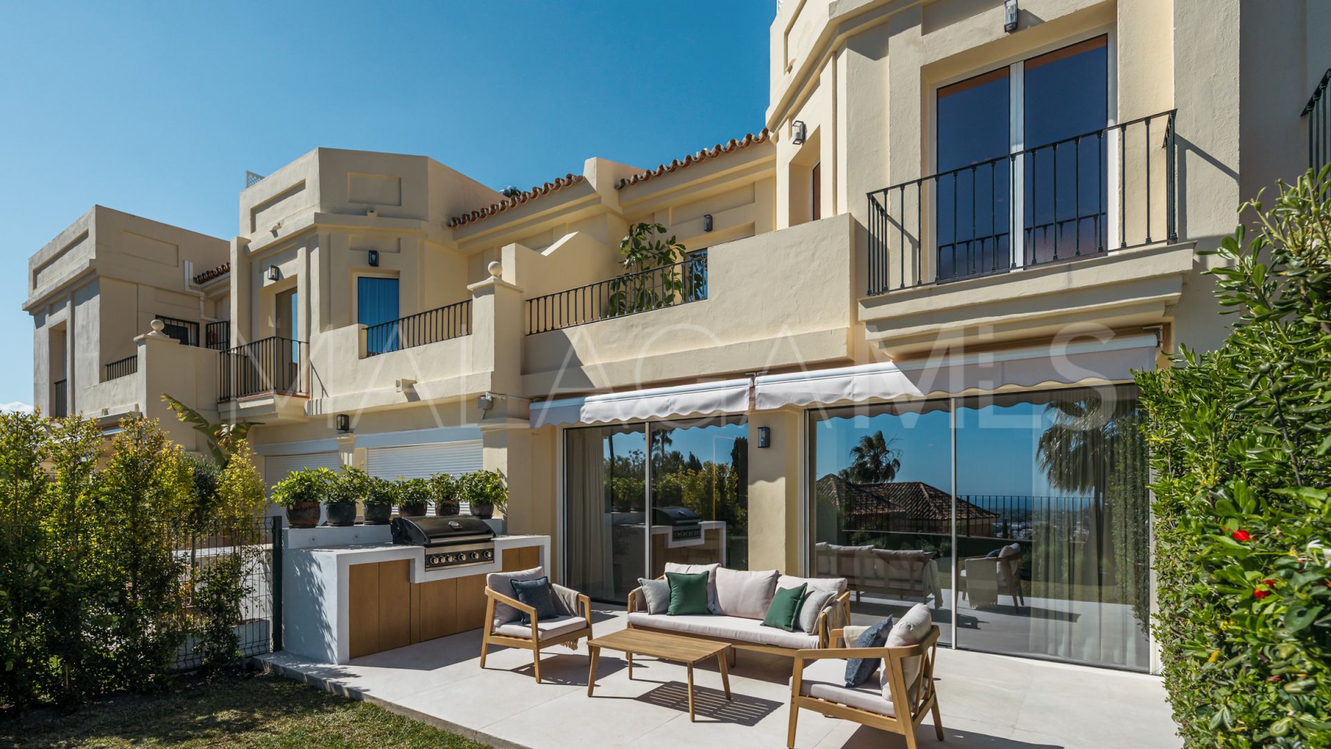 For sale town house in La Quinta Hills with 3 bedrooms