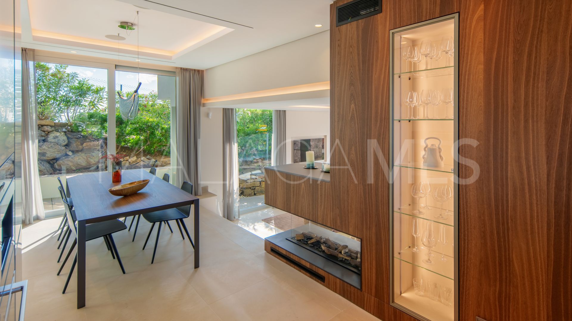 Villa for sale in Nueva Andalucia with 4 bedrooms