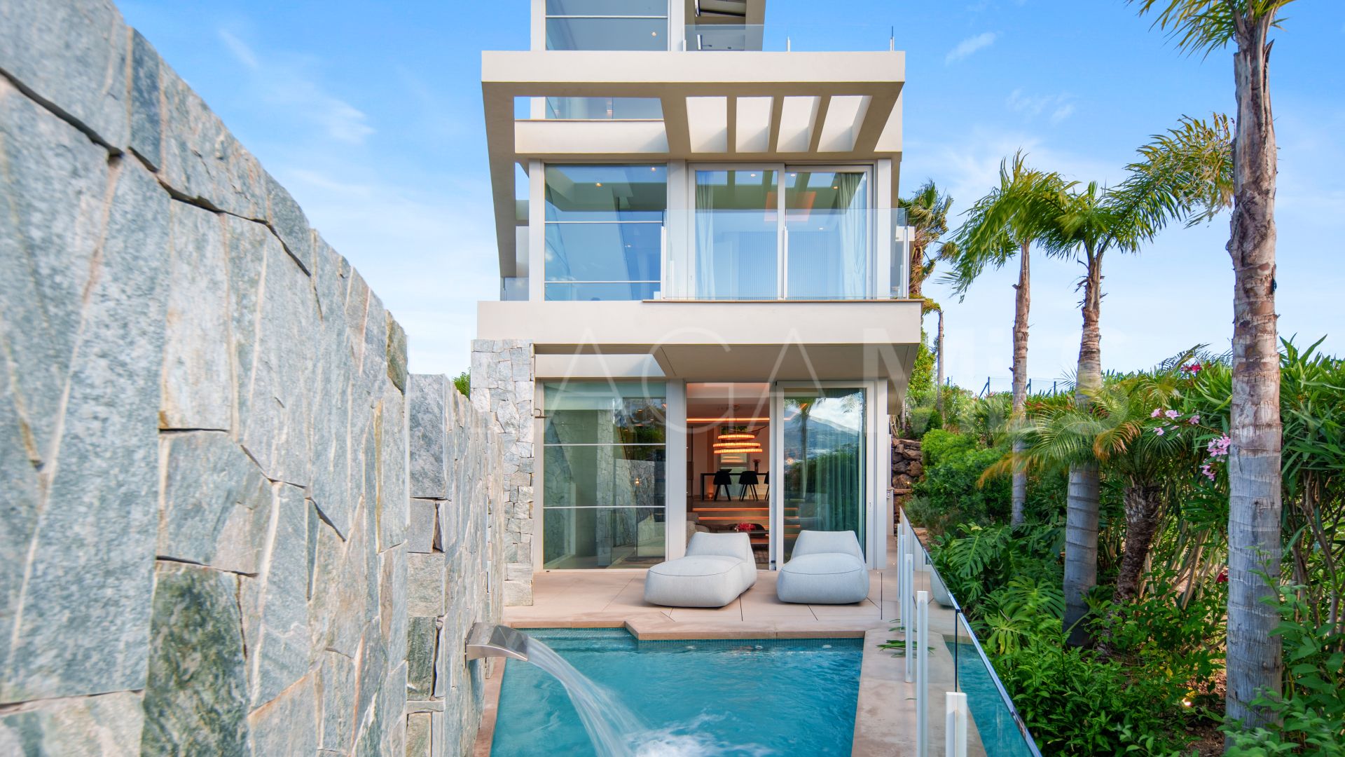 Villa for sale in Nueva Andalucia with 4 bedrooms