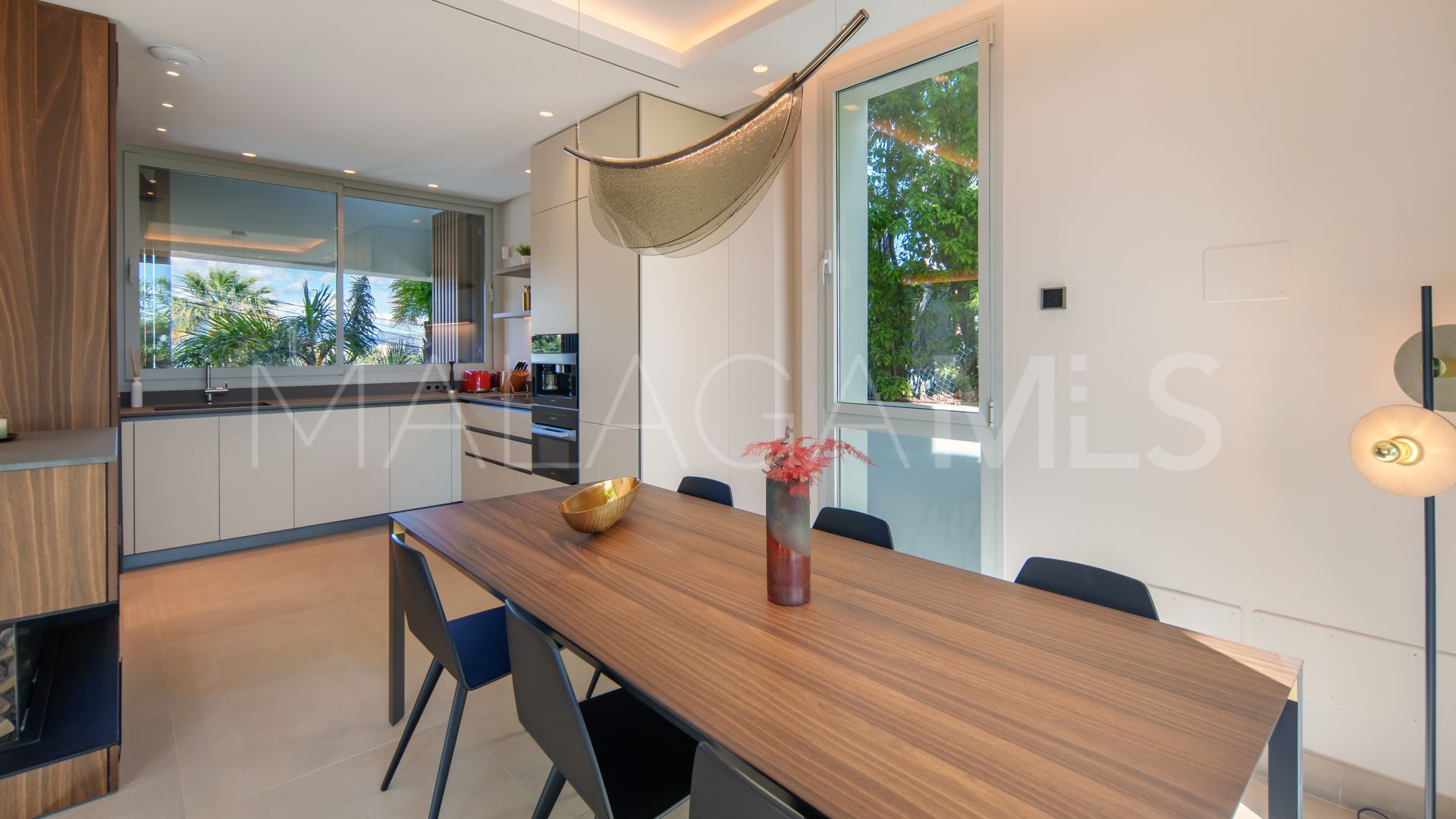 Villa for sale in Nueva Andalucia with 4 bedrooms