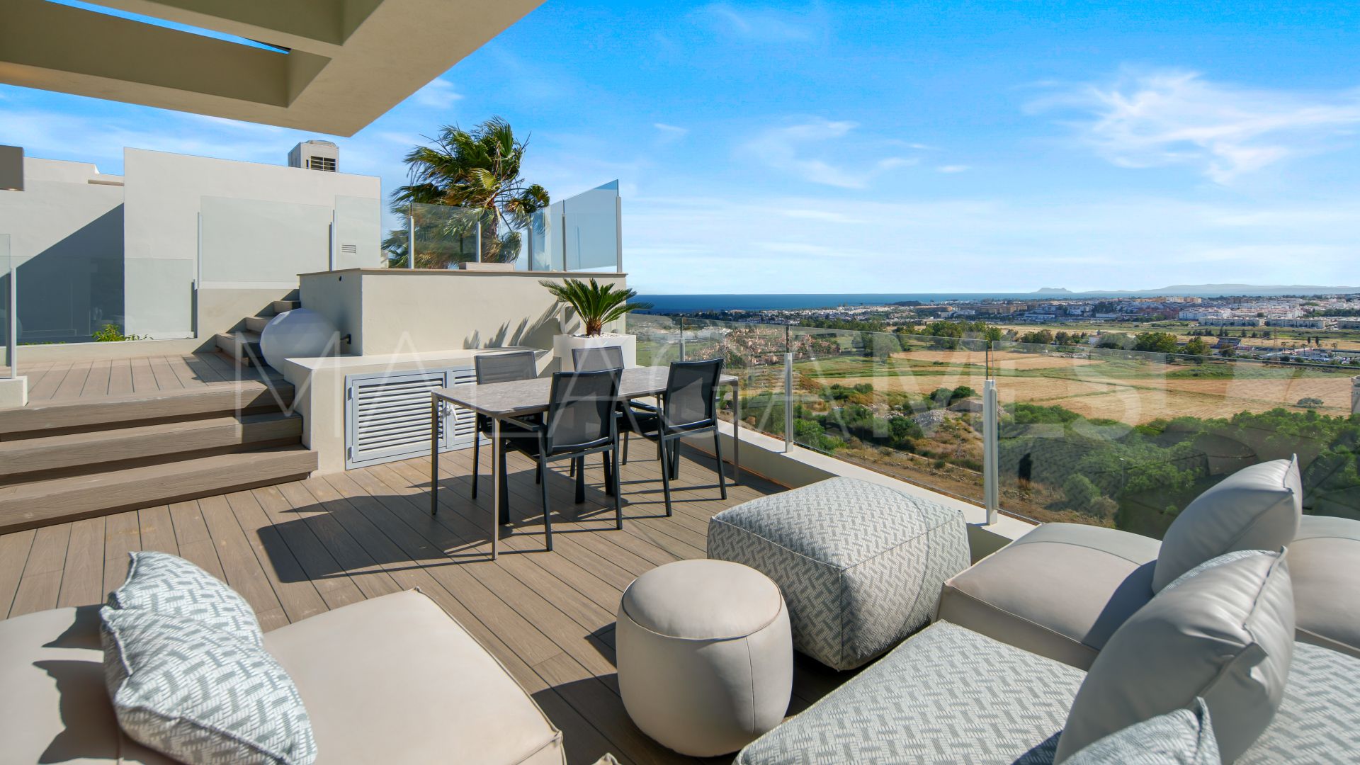 Villa for sale in Nueva Andalucia with 4 bedrooms