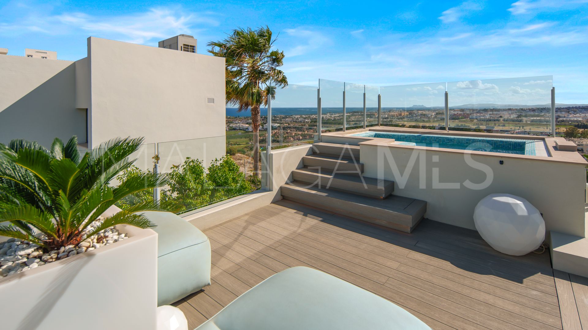 Villa for sale in Nueva Andalucia with 4 bedrooms