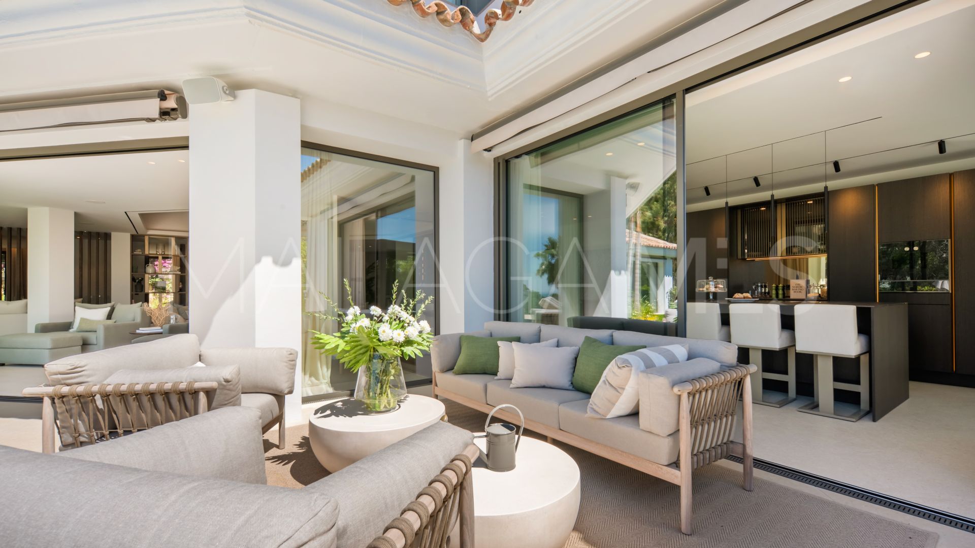 Buy villa with 6 bedrooms in El Herrojo
