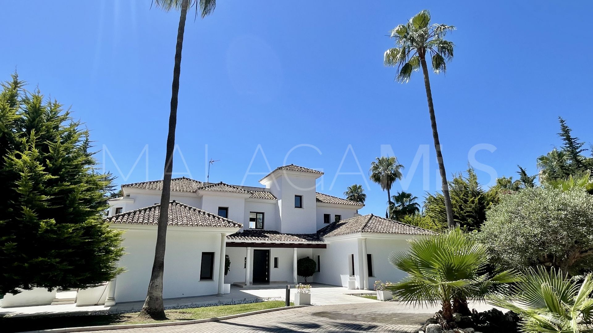 For sale Guadalmina Baja villa with 6 bedrooms