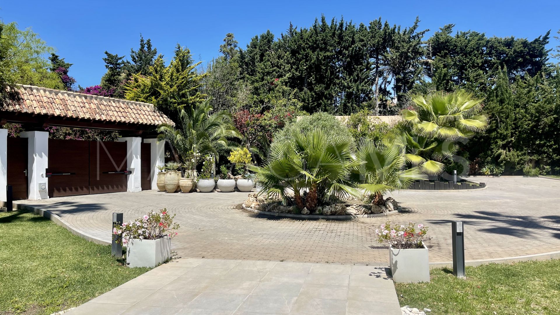For sale Guadalmina Baja villa with 6 bedrooms