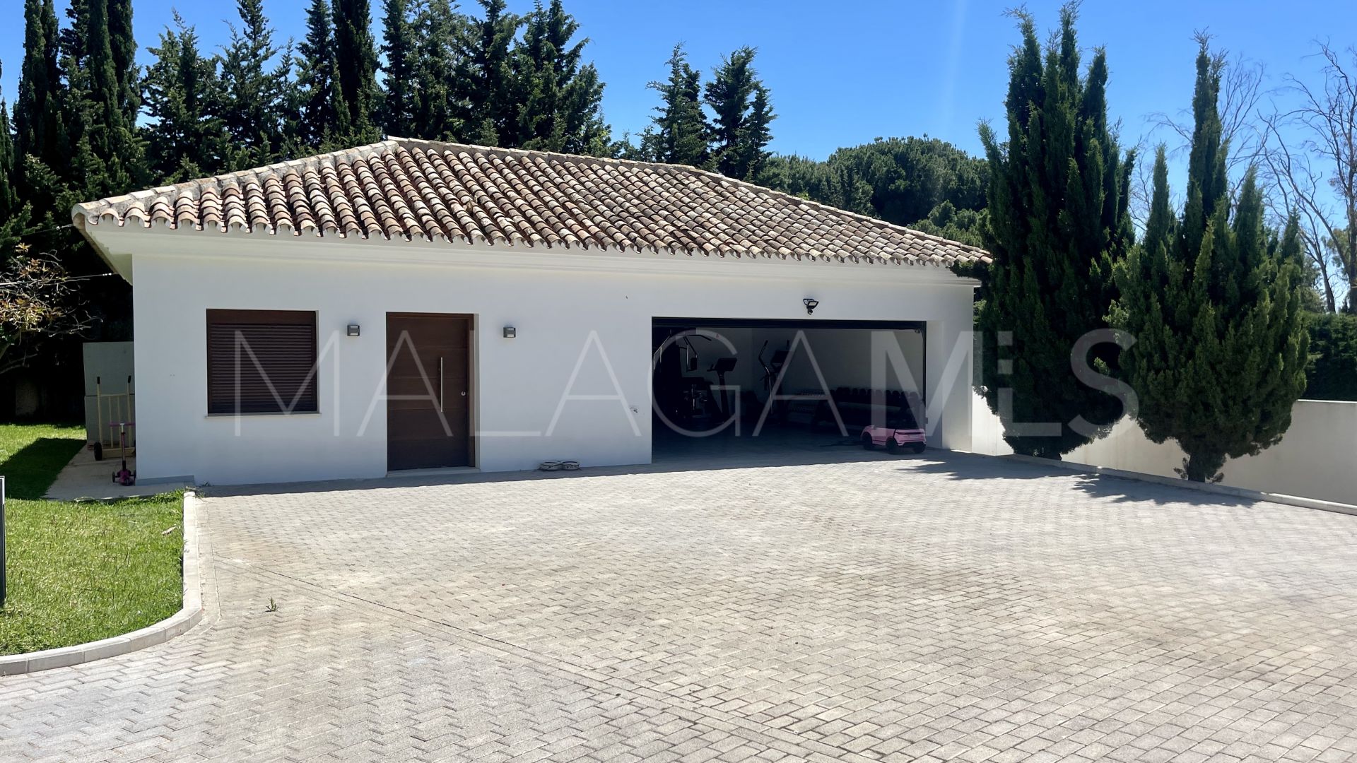 For sale Guadalmina Baja villa with 6 bedrooms