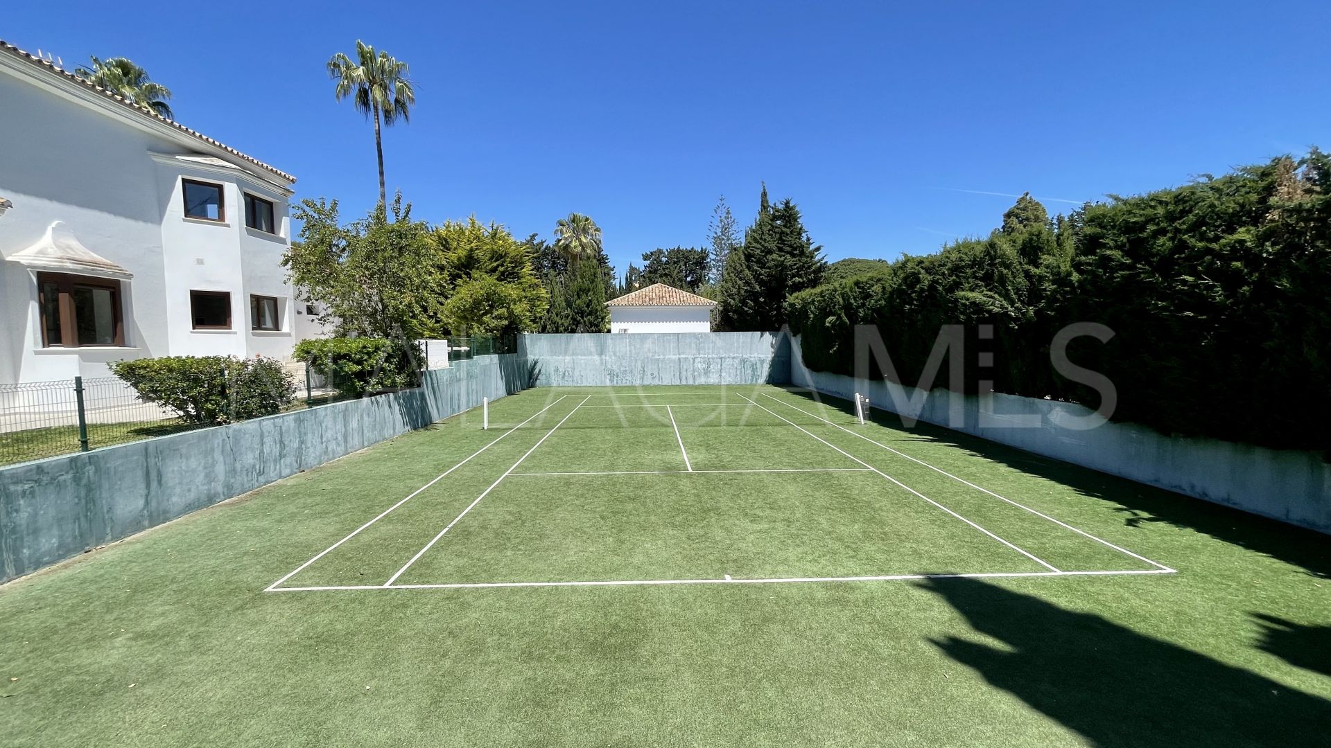 For sale Guadalmina Baja villa with 6 bedrooms