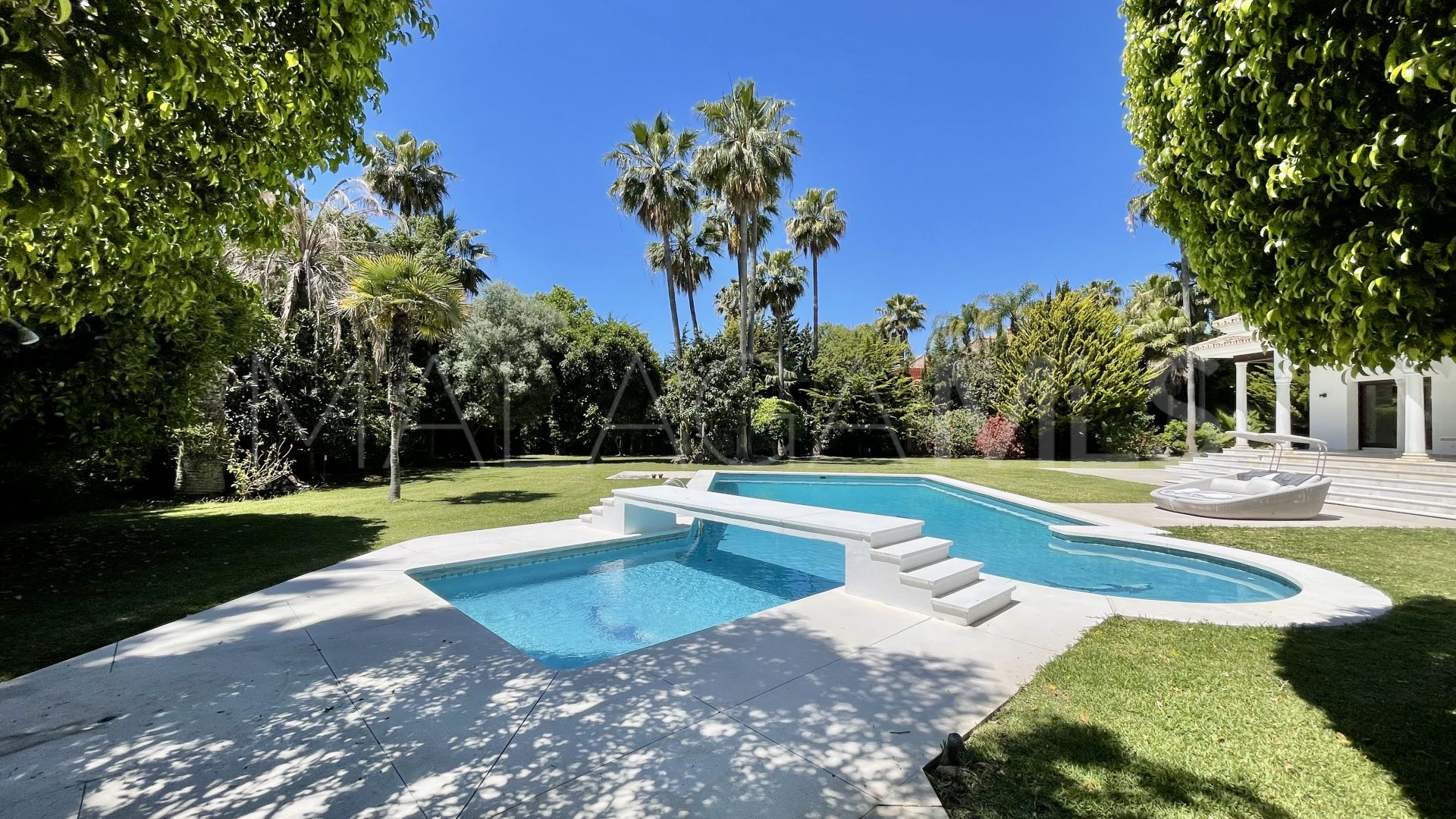 For sale Guadalmina Baja villa with 6 bedrooms