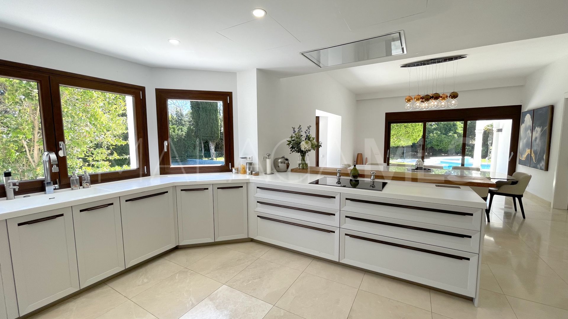 For sale Guadalmina Baja villa with 6 bedrooms