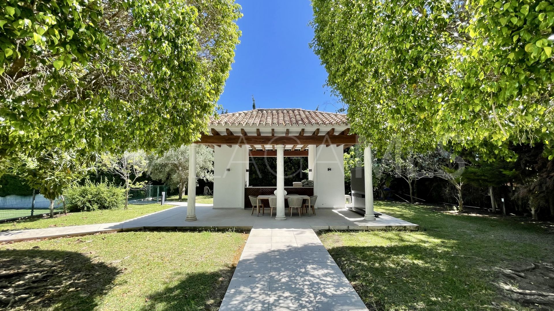 For sale Guadalmina Baja villa with 6 bedrooms